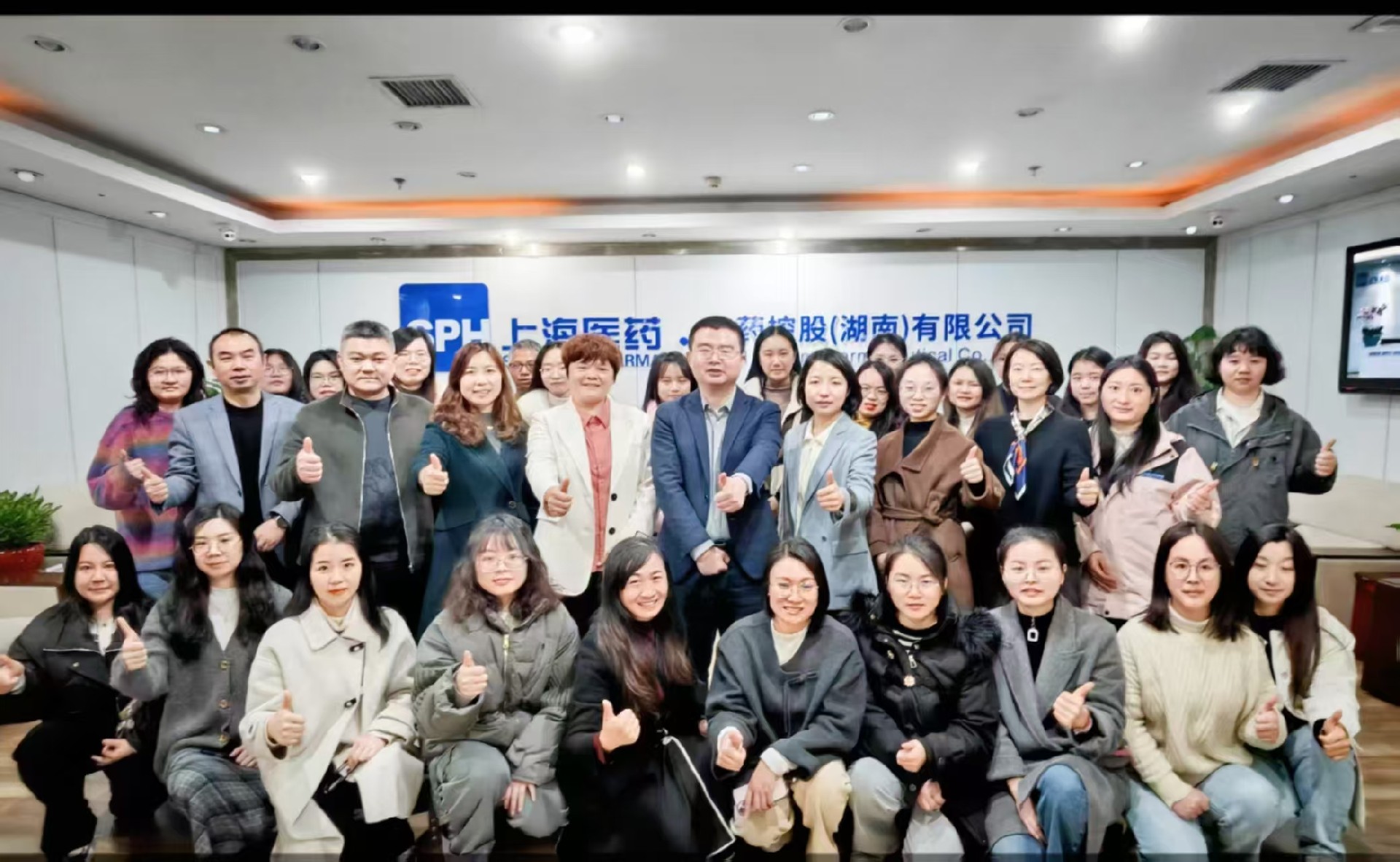 3.财务运营合照.jpg